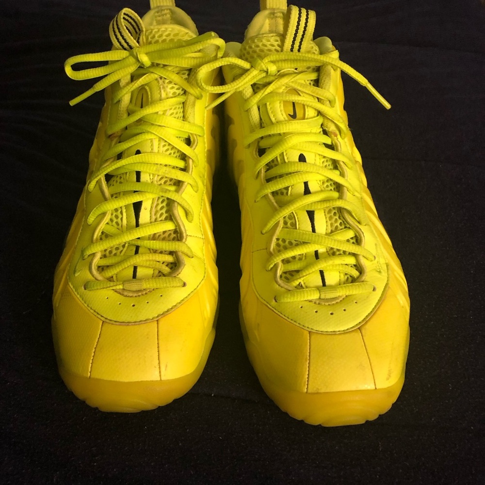 Nike Kids Sneakers in Bright Yellow
